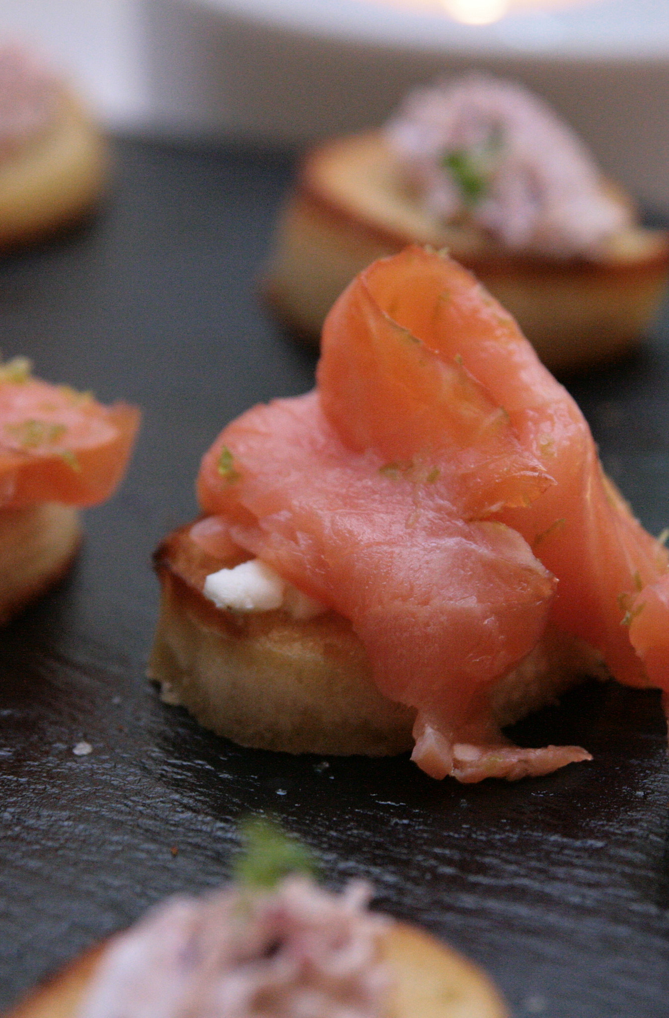 Bruchetta mit Caipirinha gebeitztem Lachs Bruchetta mit Caipirinha gebeitztem Lachs