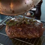 Entrecote auf Backblech mit Kräutern