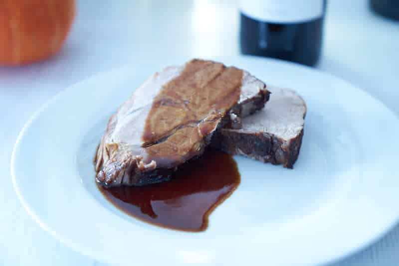 Rosa Schweinebraten bei 62°C Kerntemperatur mit Jus