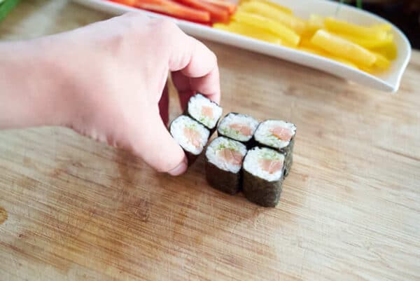 Sushi Stücke aufstellen